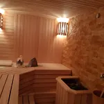 Zveryno Apartman *